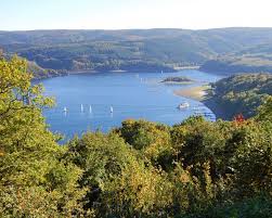 Das idyllisch gelegene naturfreibad mit sandstand in rurberg am durch einen damm abgetrennten eiserbachsee bietet einen herrlichen blick auf die wälder des nationalparks eifel. Freizeitgestaltung Beckers Ferienwohnung