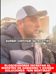 #Nacional, El ministro de Gobierno, fue increpado por los bloqueadores  cuando ingresaron cisternas de combustible. La autoridad bajo el tono y les  pidió que lo dejen pasar.