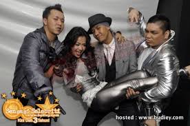 Penyanyi utama kumpulan r&b serta hip hop, one natio emcee iaitu shamimi amalia ataupun lebih dikenali sebagai mimi bakal menamatkan zaman bujang bersama seorang pensyarah unitar pada penghujung bulan mei ini. Sekitar Majlis Pelancaran Album Pertama One Nation Emcees Sensasi Selebriti