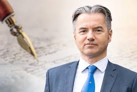 Robert Golob poglablja negativno ...