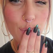 Three Stones Curved SCREW Flat Back Tragus, Cartilage, Conch, Helix  Piercing, Lobe Piercing (1pc)