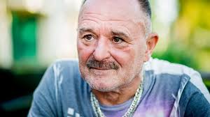 Nagy feró ferenc (born january 14, 1946 in letenye, hungary) is a hungarian rock singer and musician. Nagy Fero Megmenekult A Csaladi Vagyon 24 Hu