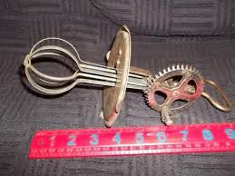 Just turn the side handle. 3 Sets Of Antique Vintage Egg Beater Mixer A J Sunlight Dainty Whirl For Sale In Middleburg Florida Classified Americanlisted Com
