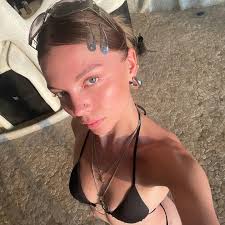 Iona Kat Murray (@shutupalastair) • Instagram photos and videos