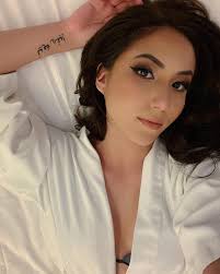 Carolina Diaz's Instagram, Twitter & Facebook