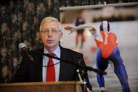 Heinze bakker (heerenveen, 2 maart 1942) is een voormalig sport journalist. Dlyga6krt4ozhm