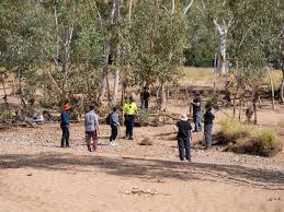 Police urge those in the know to dob in child abductor