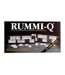 El juego de rummy contiene 106 fichas (104 más 2 comodines), que se corresponden a dos mazos de cartas con dos comodines. Juego Rummi Q Original Panamericana