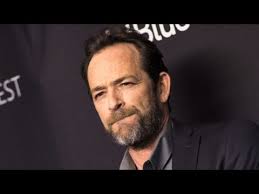 O ator estava internado desde 27 de fevereiro, no hospital de st.joseph, em los angeles, depois de sofrer um avc. Morre O Ator Luke Perry Youtube