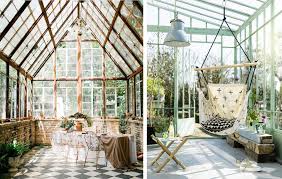 Amenager Une Serre En Lieu De Vie Inspiration Et Deco En 2020 Jardin D Hiver Jardins Serre