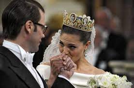 In einem eleganten blumenkleid erschien sie zusammen mit ehemann prinz daniel zur saisoneröffnung des konzerthauses in stockholm. Victoria Und Daniel Von Schweden Zehn Jahre Gluck Mit Dem Prinzen Von Ockelbo Panorama Stuttgarter Zeitung