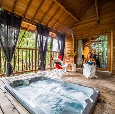 Certaines cabanes dans les arbres ne seront pas accessibles à tous, pour des raisons de sécurité. Weekend Insolite Cabane Perchee Avec Spa Pres De Brive La Gaillarde