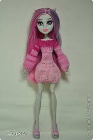 вязаное платье вязаная одежда для кукол спицами с описанием и схемами Kukolnaya Zhizn Vyazanie Spicami Opisaniya Vyazanyh Platev Dlya Kukol Mh Nitki Pryazha Pugovicy Foto 4 Dorabotka Odezhdy Svoimi Rukami Platya Dlya Kukol Vyazanie