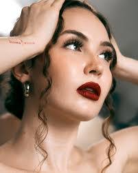 Abigail Curtis's Instagram, Twitter & Facebook