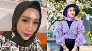 Viral karena Miliki Wajah Glowing, Ini 6 Potret Dokter Reza Gladys