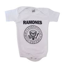 Camiseta Promovida A Irmã Mais Velha Pin Em Body Com Bandas De Rock