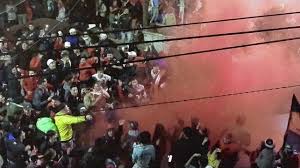 Las peleas ayer solo fueron verbales entre fujis y. Los Festejos De Los Hinchas De Colon Y El Colapso Sanitario