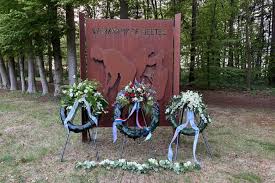 Jaarlijkse dodenherdenking op terrein Kamp de Beetse