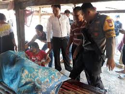 Lelaki ini kemudian menyesali perbuatannya dan bermaksud untuk bertaubat. Ada 5 Orang Dalam Kamar Tiba Tiba Datang Seorang Pembunuh Dia Membunuh 4 Orang Bersama