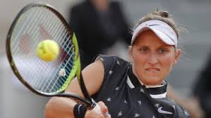 Finalistka turnaje z roku 2019 prohrála se španělkou paulou badosaovou 4:6, 6:3 a 2:6. Tenistka Vondrousova Porazila Chorvatku Marticovou A Postoupila Do Semifinale Roland Garros Irozhlas Spolehlive Zpravy