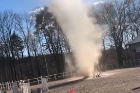 Dustcontrol dc tromb 400 c 115v. Tromb Drog Fram Over Ridbanan Ridsport