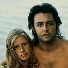 I love them, and can we just say how hot he looks🥰