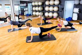 Winkeln sie beide beine an, sodass die füße aufgestellt sind. Ubungen Fur Den Unteren Rucken So Starken Sie Ihr Kreuz