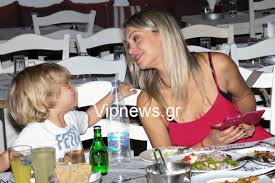 Η λίνα (σταυρούλα) σακκά γεννήθηκε στην κύμη στις 10 ιουνίου 1976.η τελευταία της τηλεοπτική εμφάνιση ήταν στην σειρά του αντ1 «η εκδρομή». Lina Sakka Gia Faghto Me Ton Monaxogio Ths Mario Pics Vipnews