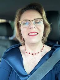 What are some safety tips for solo female RVers?