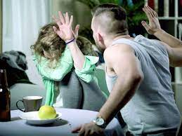 Homem força mulher a fazer porno e prostituir-se ao pai - Portugal -  Correio da Manhã HD phone wallpaper