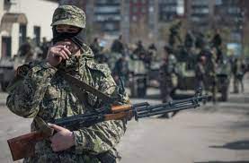 Die prorussischen separatisten erklärten, nur unter vermittlung russlands mit der regierung in kiew sprechen zu wollen. Chaos In Der Ukraine Soldaten Laufen Zu Separatisten Uber Politik Stuttgarter Zeitung