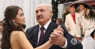 .жена президента доит корову, александр лукашенко заставил галину избавиться от коровы тёща александра лукашенко елена желнерович признаётся, что выхода напрямую к нему нет. Zhena I Lyubovnicy Lukashenko Kakie Tajny Skryvaet Lichnaya Zhizn Belorusskogo Diktatora Ria M Tv