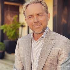 Michael Thor's Instagram, Twitter & Facebook