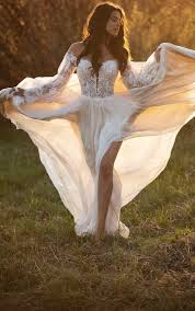Sie erfreuten sich sogar noch größerer beliebtheit, als kate middleton eines zu ihrer hochzeit trug,und bieten ihnen ein wunderschönes, stilvolles gefühl. Brautkleider Mit Armeln Essense Of Australia Brautkleider