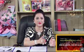 Nguyễn phương hằng, tên khai sinh là nguyễn thị thanh tuyền, sinh ngày 26 tháng 1 năm 1971 tại miền nam việt nam.sang canada định cư từ năm 16 tuổi, bà hằng sau đó đã kết hôn với một người chồng hoa kiều và có chung với ông một người con. HÆ¡n 300k NgÆ°á»i Xem Livestream Ba PhÆ°Æ¡ng Háº±ng Sau 30p Va Váº«n Ä'ang TÄƒng