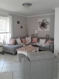 Wohnzimmer In Grau Weiss Und Farbtupfer In Matt Rosa Wohnzimmer Grau Weiss Wohnzimmer Grau Wohnzimmer Gestalten