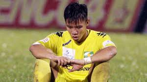 Trước thông tin quế ngọc hải có thể trở lại khoác áo slna, dương thuỳ phương, vợ của trung vệ này cho biết, cô tôn trọng quyết định của chồng và cũng hy vọng một ngày, anh trở lại thi đấu cho đội bóng quê hương để được gần vợ, gần con. Quáº¿ Ngá»c Háº£i Tim Khong Tháº¥y Slna