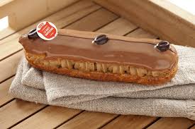 Eclair Au Cafe Tropezien Une Pate A Choux Legere Et Moelleuse Au Gout Fourree A La Creme De La Tarte Tropezienne Et Nappee Pasticceria Francese Pasticceria