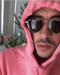 Daily additions of new, awesome, hd aesthetic wallpapers for desktop and phones. Pin By Laurxx On Bad Bunny Bunny Wallpaper Celebrities Celebs