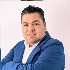 He empezado en un nuevo puesto de Director de ventas y operaciones en Smart  & Final!