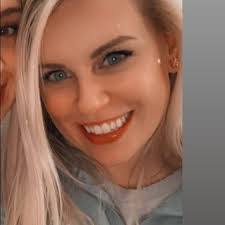 Laura Wanamaker's Instagram, Twitter & Facebook