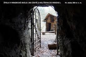 Zapsáno do státního seznamu před rokem 1988. Votoupal 502 Hradecka Skala Na Ceste Od Holysova 24 02 2019 Votryba Album Na Rajceti