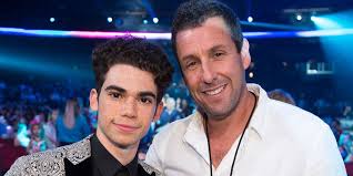 Peter dinklage, adam sandler, josh gad, ashley benson, michelle monaghan, sean bean, jane krakowski, kevin james, brian cox, lainie kazan, rob archer, jared sandler, james preston rogers, rose. Adam Sandler Dedico El Halloween De Hubie Su Ultima Pelicula A Cameron Boyce Metro 95 1 Sonido Urbano