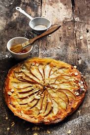 Les Douceurs De L Enfance Un Livre A En Retrouver Ses Culottes Courtes Et Tarte Fine Aux Poires Et Aux Amandes Tarte Aux Poires Recette Tarte Poire Recette Tarte