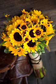 Summer Wedding Flower Ideas Beautiful Sunflower Wedding Bouquet Diy Wedding Decoratio Wedding Flowers Sunflowers Sunflower Bouquets Sunflower Wedding Bouquet