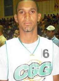 BASKETDOMINICANO.COM :: El Basket nos Une: SANTIAGO RODRÍGUEZ: CASTILLO  CONDUCE AL GILSON GARCÍA EN VICTORIA SOBRE EL SUEÑO.