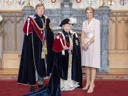 Er wuchs zusammen mit seinen zwei jüngeren brüdern johan. Queen Elizabeth Ehrt Willem Alexander Und Felipe Konigin Maxima Mantel Kleid Britische Monarchie