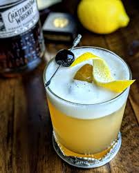 Amaretto Sour In 2020 Amaretto Sour Sour Foods Amaretto Sour Recipe