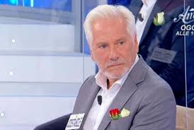 Some of the sweets that start with the letter e are english toffee, exploding truffles, eclairs, easter eggs and elvis fudge. Dramma A Uomini E Donne Morto Ex Tronista Di 39 Anni