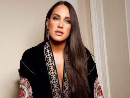 Her motto is if you can dream it you can live it. Maloy Kyriakopoyloy H Spania Fwtografia Mazi Me Ton 3 5 Etwn Gio Ths
